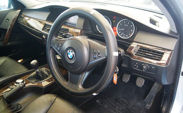 #3508-BMW 520i